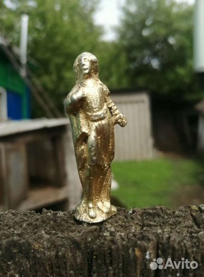 Серебряная статуэтка
