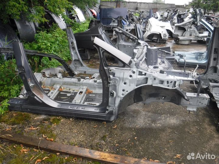 Четверть передняя правая Mazda CX7 2012