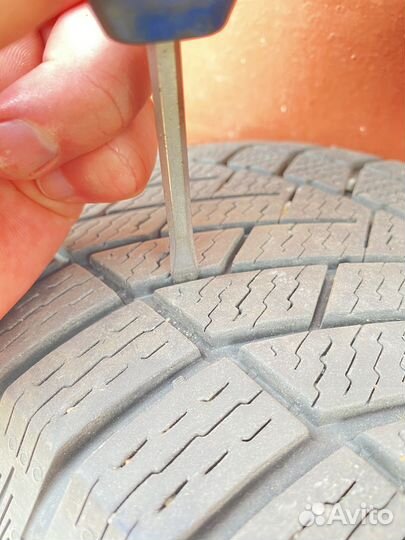 Continental ContiVikingContact 6 SUV 215/70 R16 T