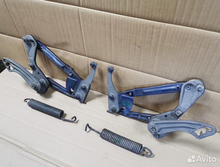 Петли капота на Mercedes W124