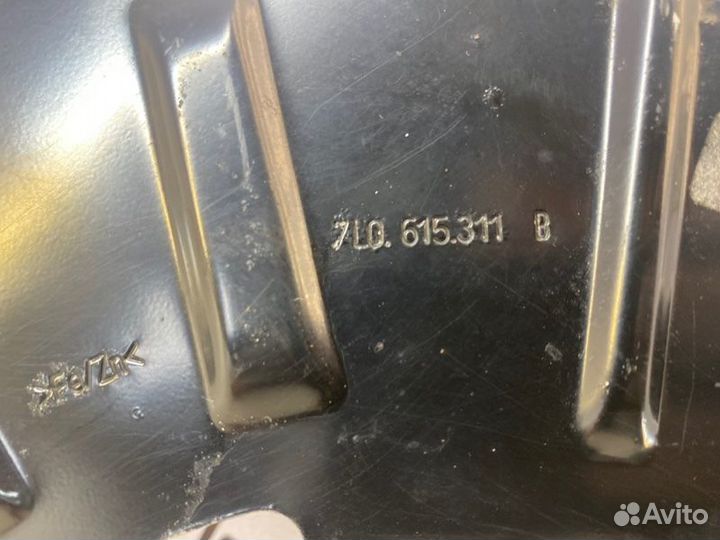 Пыльник тормозного диска передний левый Audi Q7 4L