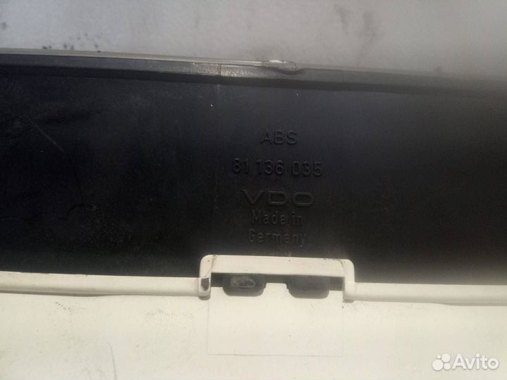 Панель приборов (щиток) Opel Kadett 81136035