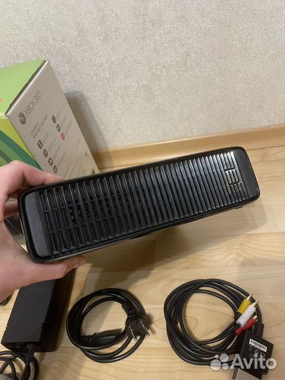 Xbox 360s 250Gb 2012г / 1 геймпад