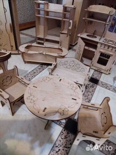 Большой кукольный домик деревянный с мебелью