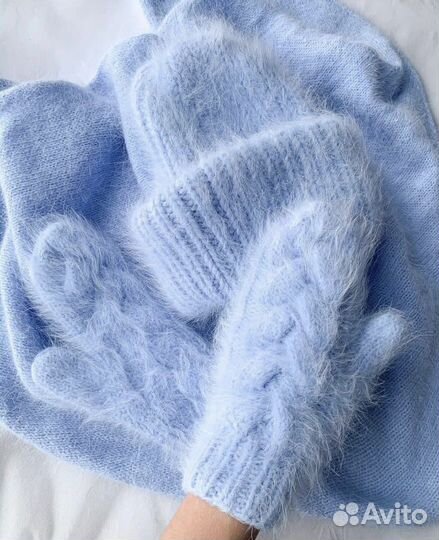 Вязаный комплект шапка варежки бактус