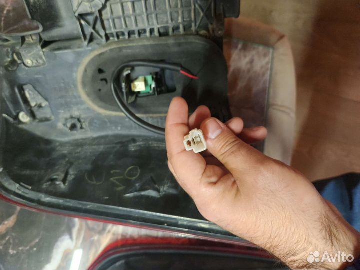 Задняя правая фара Toyota Land Cruiser 200