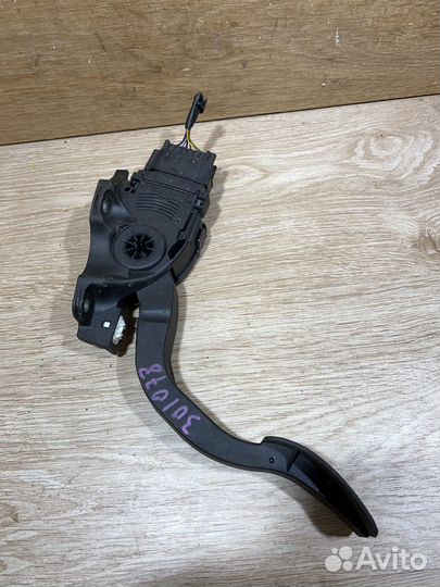 Педаль газа Ford Galaxy 2 301078