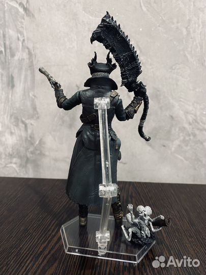 Коллекционная фигурка - Охотник (Bloodborne)