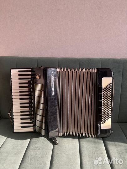 Аккордеон Weltmeister Stella с футляром