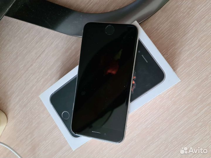 Телефон iPhone 6s