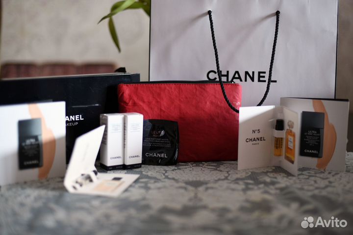 Брендовые косметички с миниатюрами ухода для лица