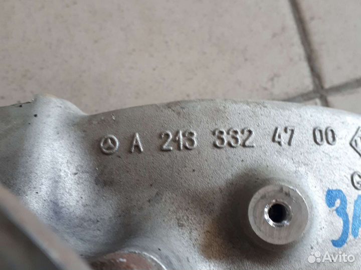 Поворотный кулак левый правый W213