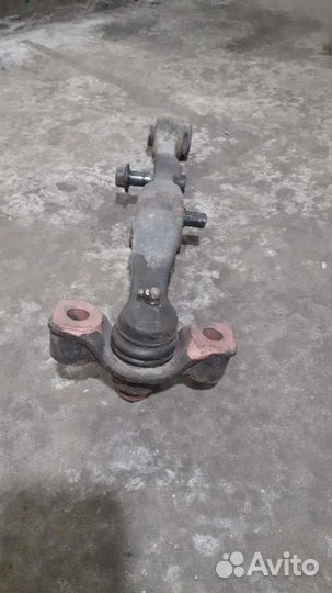 Поворотный кулак передней левой на Мазда 6