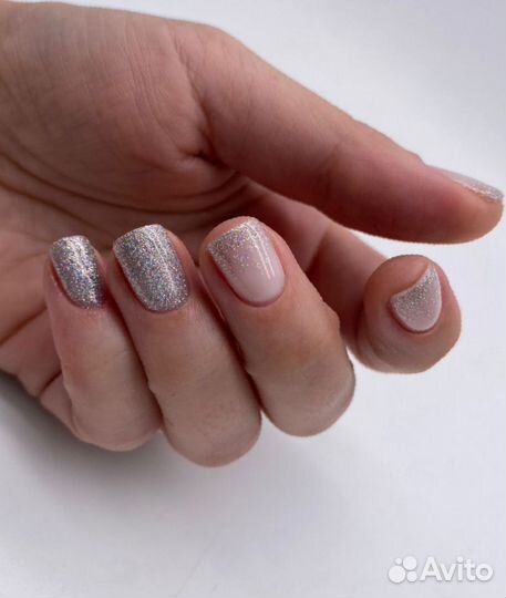 Модель на маникюр