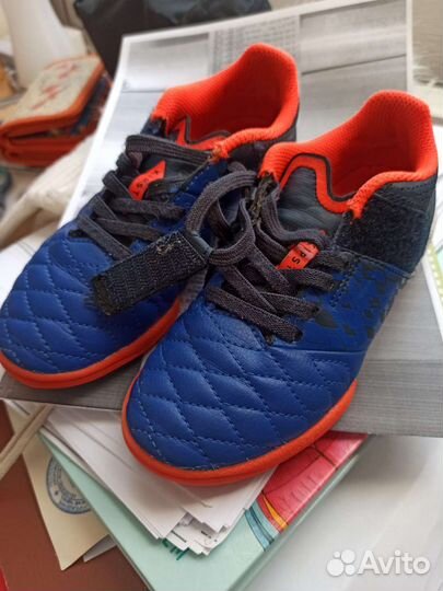 Футзалки кроссовки для футбола Декатлон Kipsta