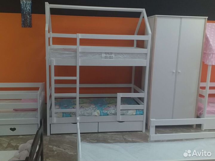 Детская кроватка