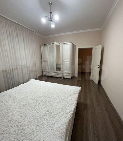 2-к. квартира, 60 м², 1/4 эт.