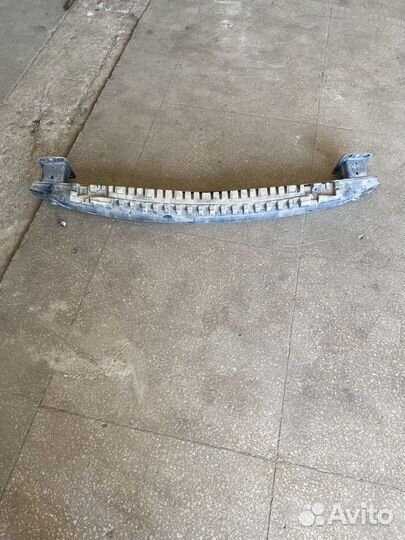 Усилитель заднего бампера Touareg1