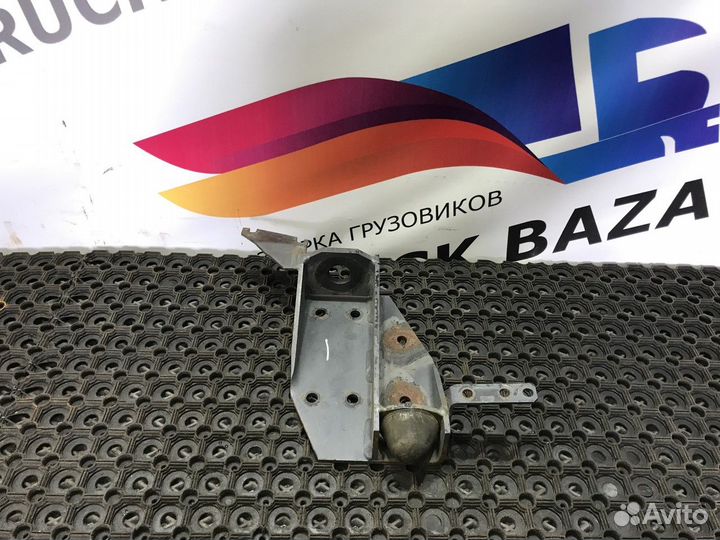 Кронштейн амортизатора переднего