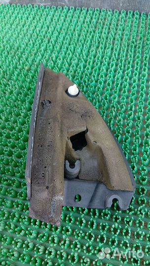 Уголок двери внутренний Opel Vectra C