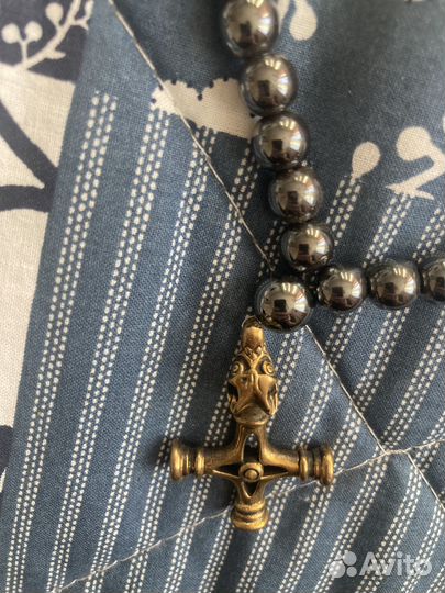 Бусы из камня Гематит - «Волк на кресте Кельтов»