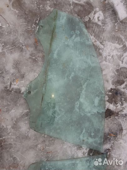 Volkswagen touareg1 стекло переднее