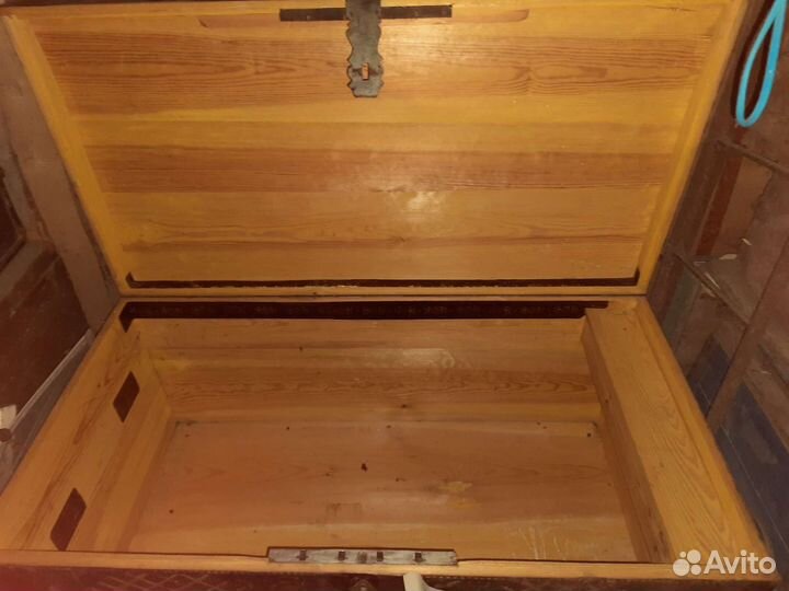 Сундук старинный