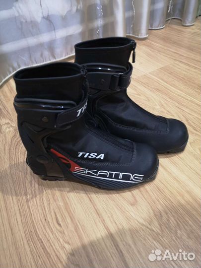 Лыжные ботинки