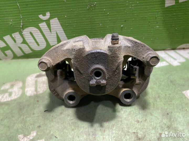 Суппорт тормозной передний правый Nissan Tino