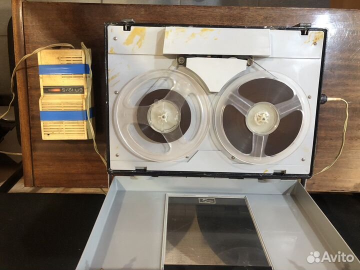 Катушечный магнитофон 