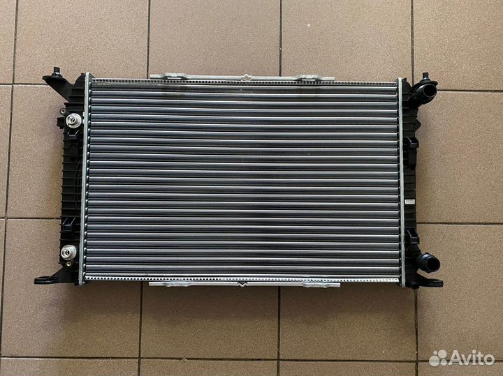 Радиатор охлаждения Audi A5 8T A4 B8 Q5 8R