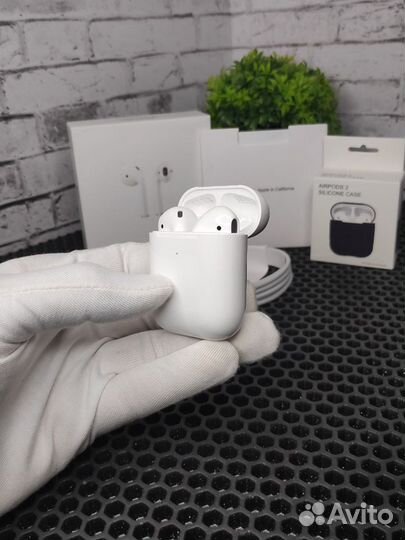 AirPods 2 (новые) + Чехол