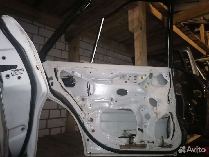 Дверь задняя левая toyota carina t170