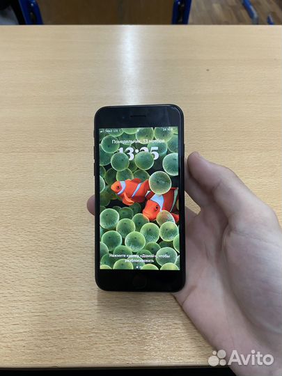 iPhone SE, 64 ГБ