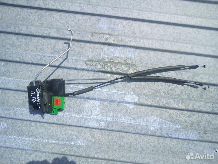 Замок двери передней правой Hyundai Solaris