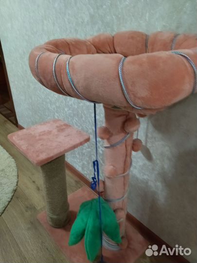 Лежанка для кошек с когтеточкой