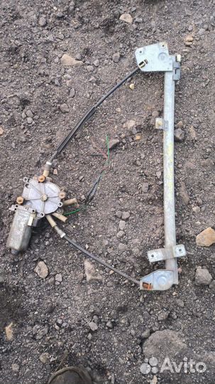 Передний правый стеклоподъёмник Audi 100c3 дорест