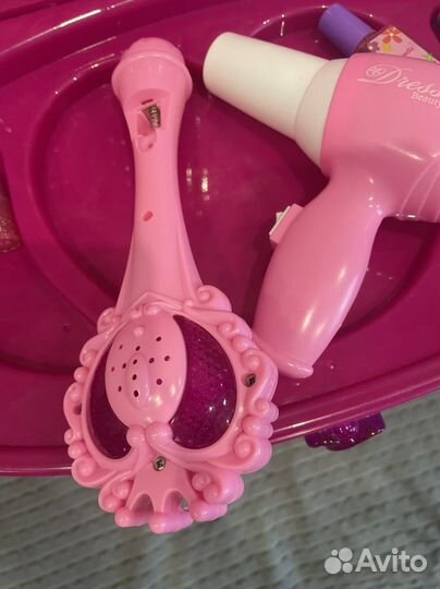 Туалетный столик с зеркалом