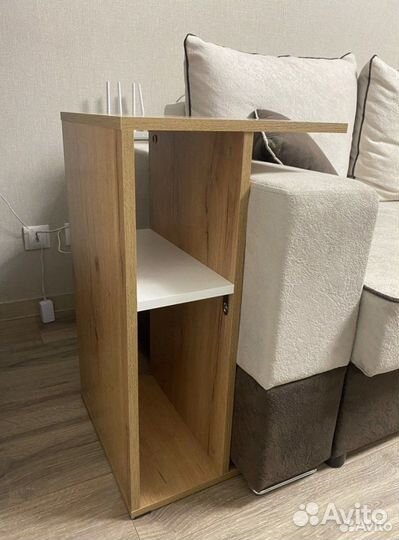 Приставной столик