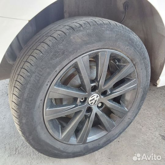 VW polo литые диски с резиной