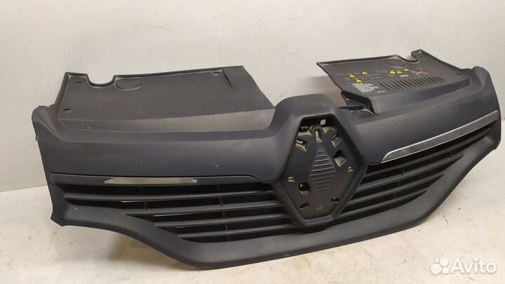 Решетка радиатора Renault Logan 2 2014-2018