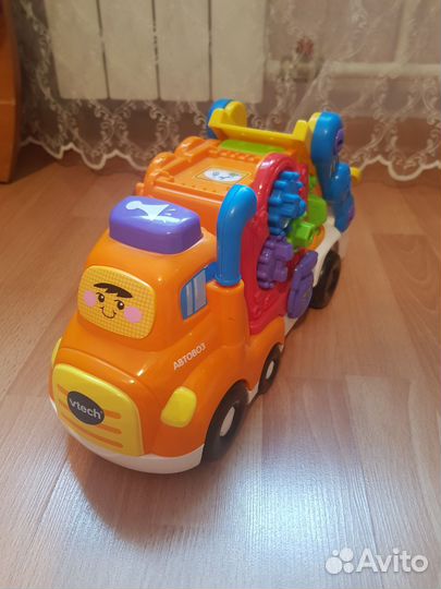 Грузовик и 3 машины