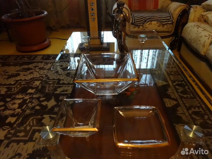 Комплект изысканной посуды