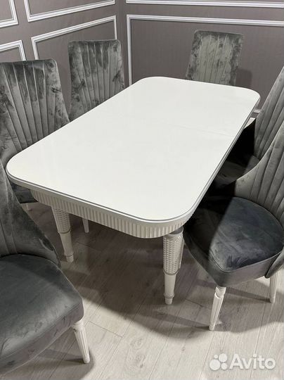 Комплект стол и стулья. В наличии
