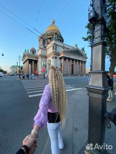 Модель на афрокудри