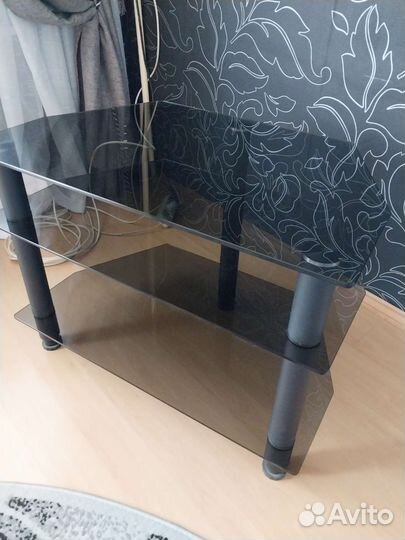 Стеклянная тумба под тв