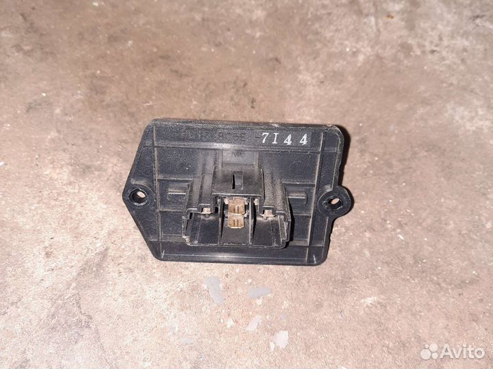 Резистор печки mazda 323 ba