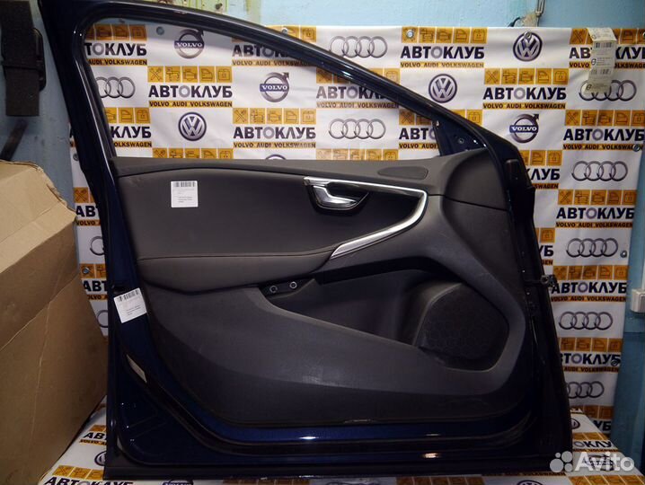 V40 2013+ Дверь передняя левая Вольво синяя