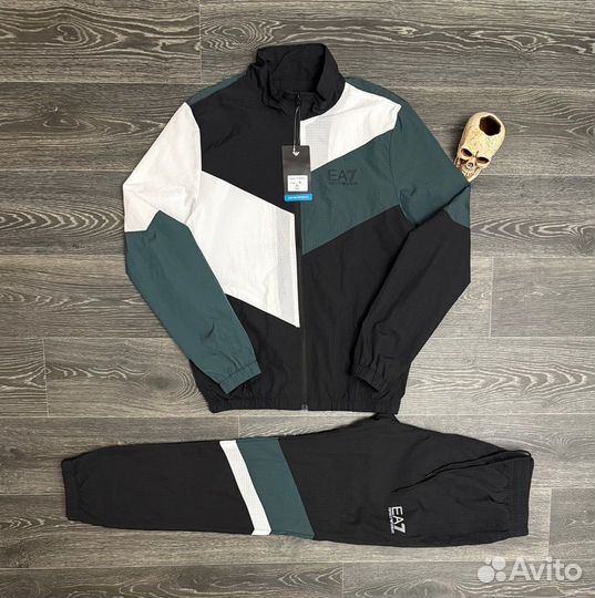 Спортивный костюм EA7