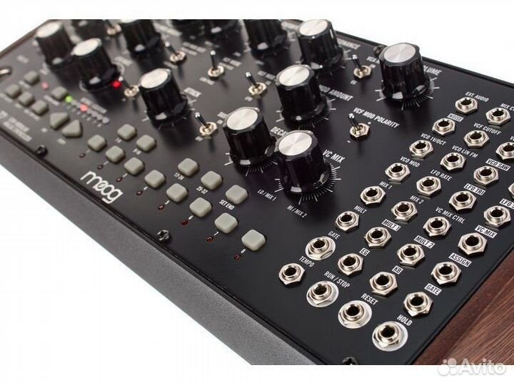 Moog Mother-32 синтезатор
